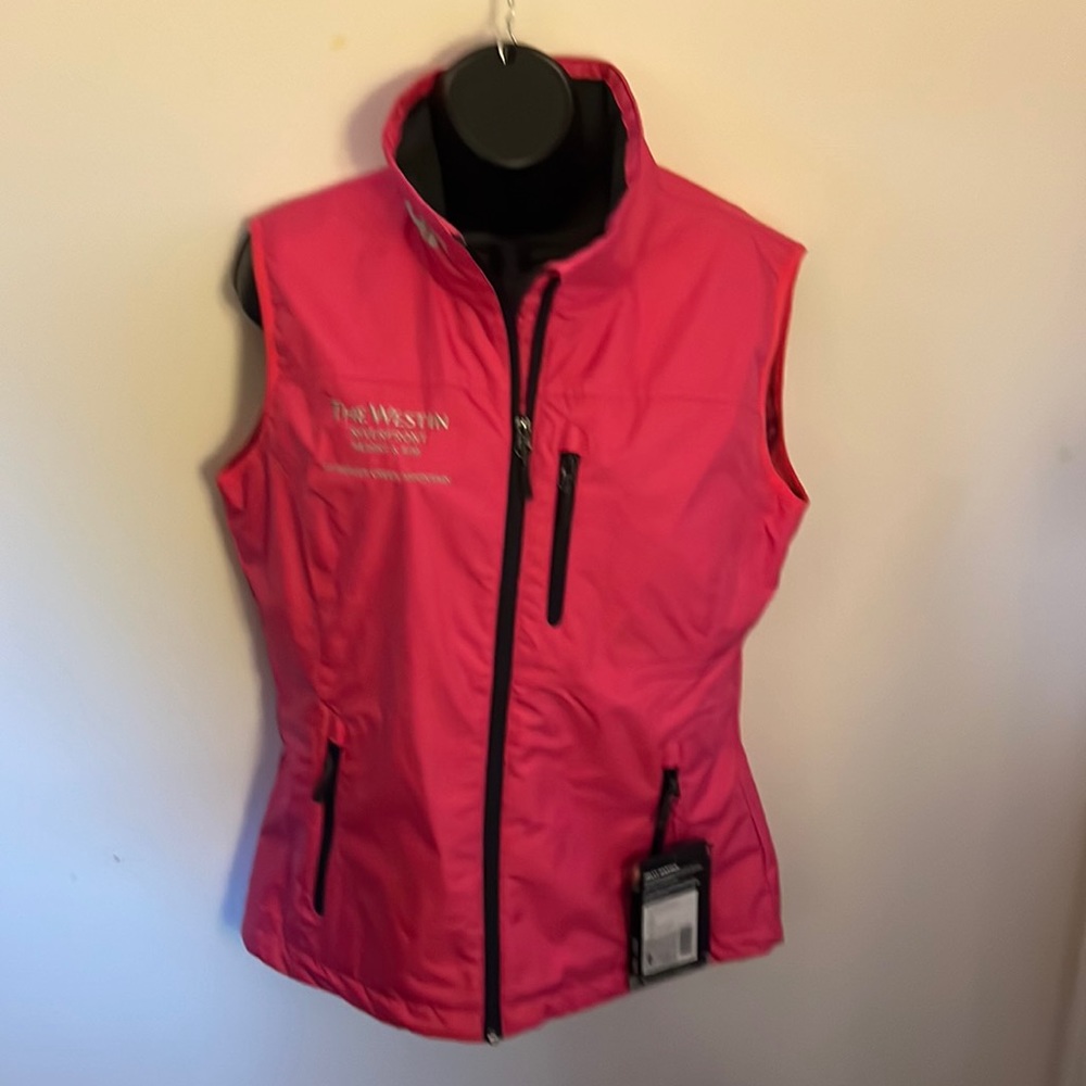 Magenta Helly Hansen crew vest NWT